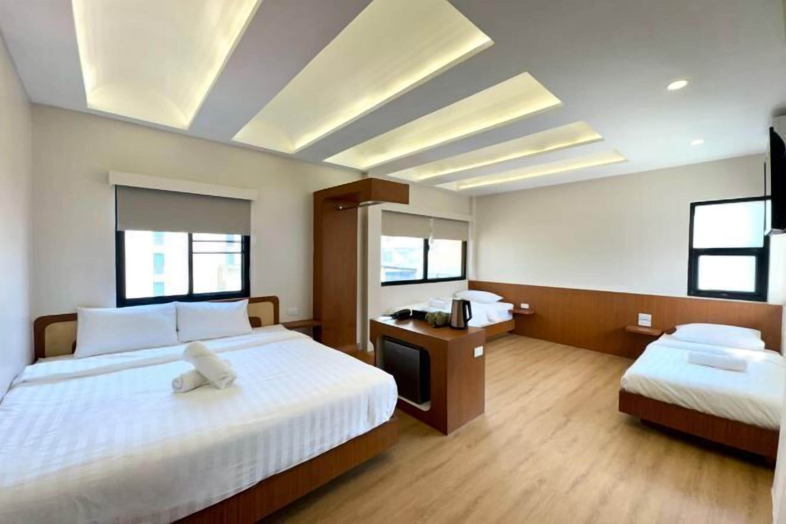 Ropa de cama hipoalergénica, minibar y cortinas blackout 