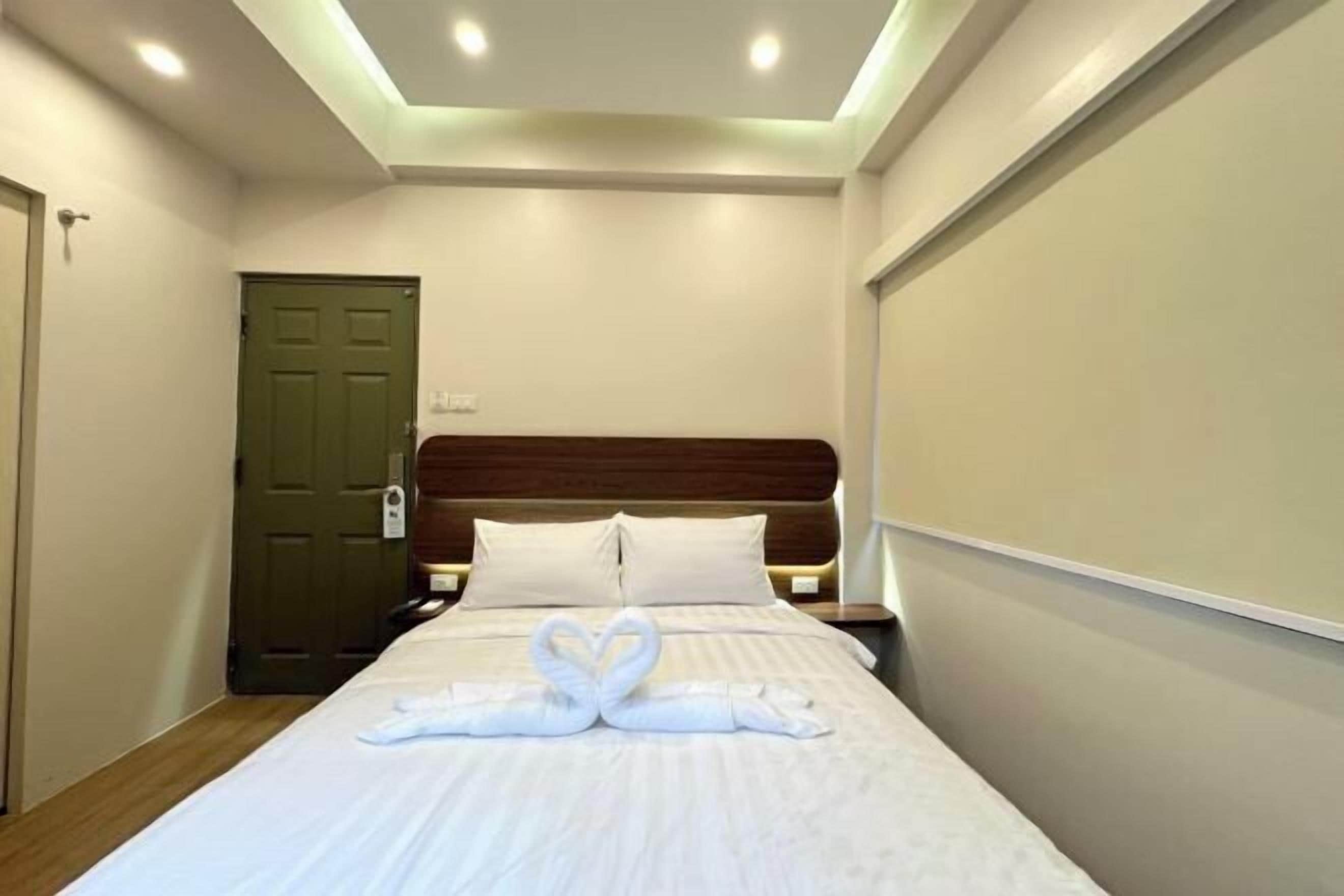 Ropa de cama hipoalergénica, minibar y cortinas blackout 