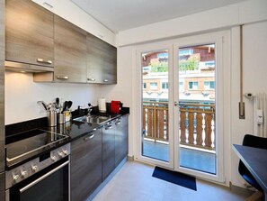 Fridge, oven, dishwasher, cookware/dishes/utensils - Richemont by Interhome (Crans-Montana)