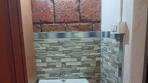Room, 3 Bedrooms | Bathroom - Room-cottage In Farm House Dandeli (Joida)