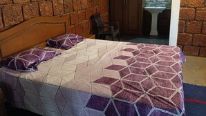 Room, 3 Bedrooms | 3 bedrooms - Room-cottage In Farm House Dandeli (Joida)