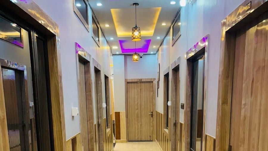 Shri Radhe Radhe Paying Guest House