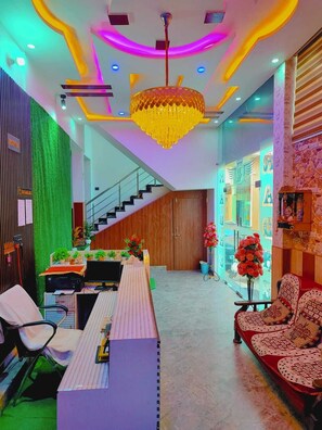 Reception - Shri Radhe Radhe Paying Guest House (Faizabad)