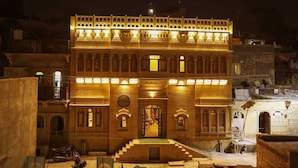 A historic building with a central courtyard, arched windows, and a staircase leading to the entrance. - Hotel Garh Meera (Jaisalmer)