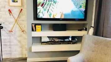 Apartment, 4 Bedrooms, Balcony, Mountain View | Room amenity