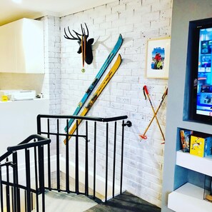 Departamento, 4 habitaciones, balcón, vista a la montaña | Interior