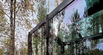 Sky Lodging ~ sleeping under the stars ~ charming 2-bedroom cottage in Rovaniemi