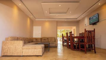Room, 1 Bedroom, Garden View | Living room