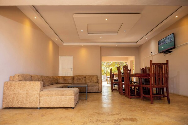 Room, 1 Bedroom, Garden View | Living room - Room in B&B - Cozy and Stylish Room (Victoria Falls)
