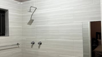Habitación, 1 habitación, vista al jardín | Baño