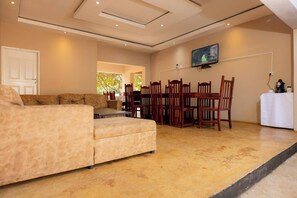 Room, 1 Bedroom, Garden View | Living room - Room in B&B - Cozy and Stylish Room (Victoria Falls)