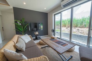 Huis | Woonruimte | Een 43-inch flatscreentelevisie met digitale zenders