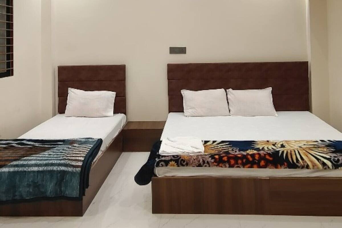 Soundproofing, free WiFi, bed sheets