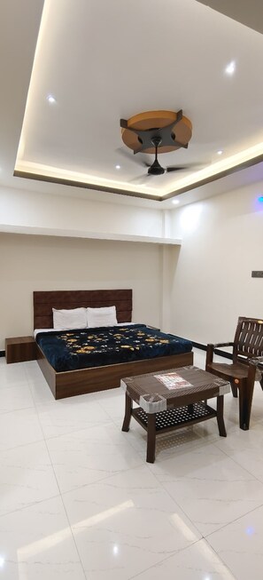 Deluxe Double Room, City View | Soundproofing, free WiFi, bed sheets