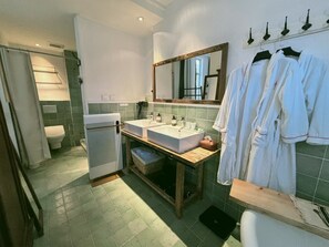 Elite Suite | Bathroom