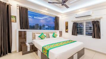 Premium tweepersoonskamer, privézwembad | Verduisterende gordijnen, een strijkplank/strijkijzer, beddengoed