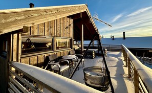 Outdoor dining - Modern sports cabin on Sjusjøen with sauna and waxing room (Sjusjøen)