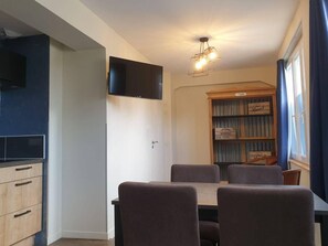 Dining - Suite for 3        . (Saint-Jean-de-Monts)