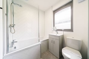 Dusche, Haartrockner, HandtĂŒcher