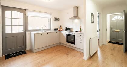 Ellaburn - 3 bed w/ parking