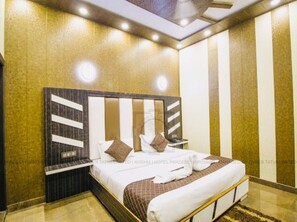 Soundproofing, free WiFi, bed sheets