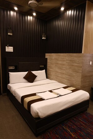Soundproofing, free WiFi, bed sheets