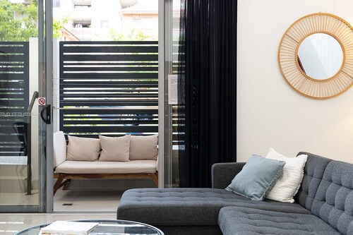 5km City & Airport|3 Bathrooms|Huge Townhouse