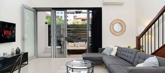 5km City & Airport|Huge Townhouse|3 Bathrooms