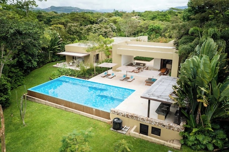 Pool. w* | Amazing 4BR Villa at Mesa de Yeguas