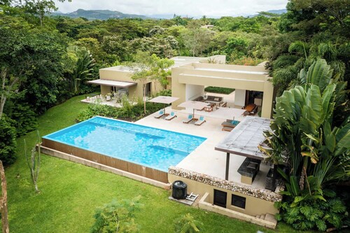 w* | Amazing 4BR Villa at Mesa de Yeguas