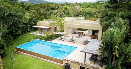 w* | Amazing 4BR Villa at Mesa de Yeguas