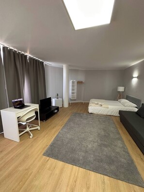 Room, 1 Bedroom | 1 bedroom - Room in Guest Room - Suite Room 5 Private Bathroom (Povoa De Varzim)