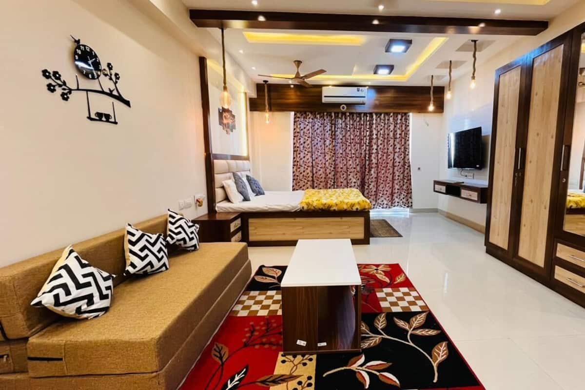 Suite estudio de lujo, vista a la ciudad | Escritorio, espacio para trabajar con laptop y wifi gratis