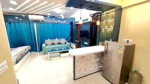 Luxury-Studiosuite, Stadtblick | Schreibtisch, laptopgeeigneter Arbeitsplatz, kostenloses WLAN