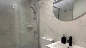 Unclassified image, 5 of 11, button - Room in Guest Room - Suite 3d- Private Room With Bathroom (Povoa De Varzim)