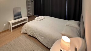 Unclassified image, 4 of 11, button - Room in Guest Room - Suite 3d- Private Room With Bathroom (Povoa De Varzim)