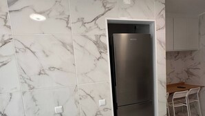Unclassified image, 3 of 11, button - Room in Guest Room - Suite 3d- Private Room With Bathroom (Povoa De Varzim)