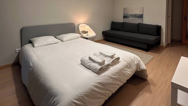 Unclassified image, 1 of 11, button - Room in Guest Room - Suite 3d- Private Room With Bathroom (Povoa De Varzim)