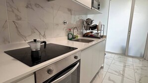 Unclassified image, 2 of 11, button - Room in Guest Room - Suite 3d- Private Room With Bathroom (Povoa De Varzim)