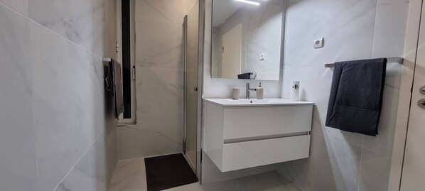 Room, 1 Bedroom | Bathroom - Room in Guest Room - Suite Room 1 Private Wc (Povoa De Varzim)