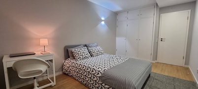 Room in Guest Room - Private Room 4 Centro Da Póvoa