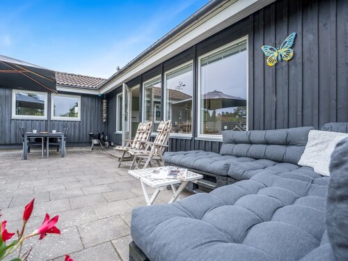 "Tenho" - 150m from the sea by Interhome