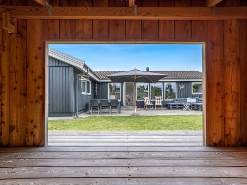 "Tenho" - 150m from the sea by Interhome