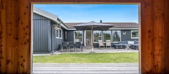 "Tenho" - 150m from the sea by Interhome