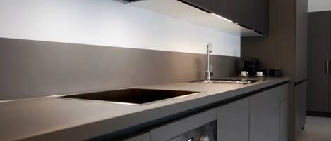 Fridge, oven, dishwasher, coffee/tea maker