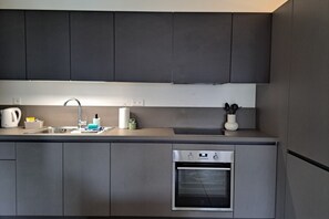 Fridge, microwave, oven, coffee/tea maker