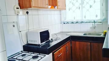 Deluxe Apartment, City View | Private kitchen | Microwave, cookware/dishes/utensils