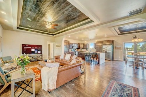 Slice of Paradise | Tranquil 3BR Rural Retreat Near Sheridan, WY | Mountain Views, Full Kitchen, Smart Lock, Private Laundry | Wyo Stays Concierge + Private Chef, Airport Transfers & Adventure Add-Ons Available