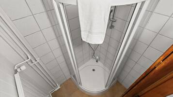 SĂšche-cheveux, serviettes fournies