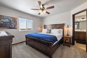 3 chambres, bureau, fer et planche à repasser, lit parapluie